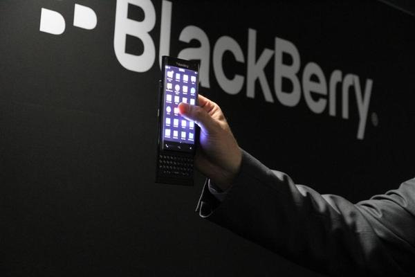 blackberry_teases_dual_curved_screen_twitter